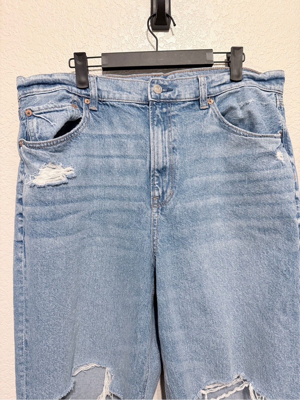 American Eagle Strigid Baggy Straight Jeans | Distressed High Rise Denim | 16 - Picture 3 of 14